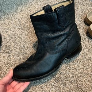 Frye Jamie stitch black short boots.